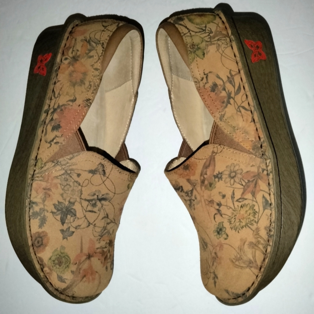 Alegria (Size 37) Leather Upper Multicolored Floral Debra Woodland Wonders Clogs